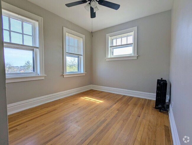 Building Photo - Move-In Special! Freshly Updated Southampt... Unit 4902 #21 Rental
