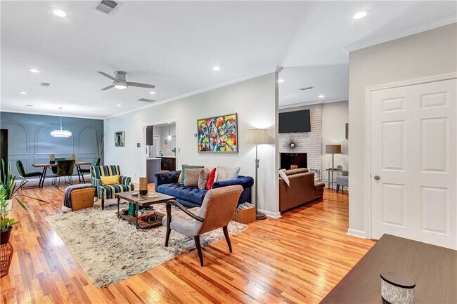 Photo - 2418 Bollingbrook Dr SW