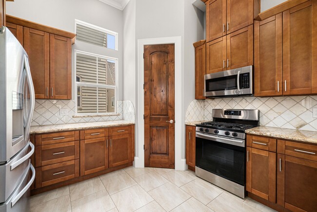 Photo - 2022 Sabine St