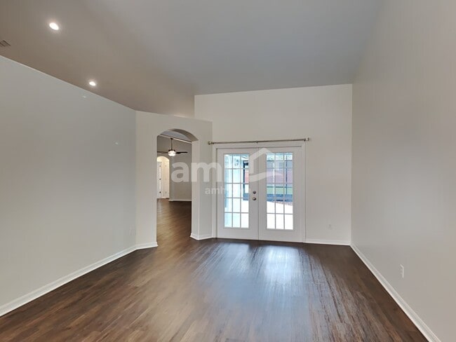 Photo - 2006 Ruby Red Blvd