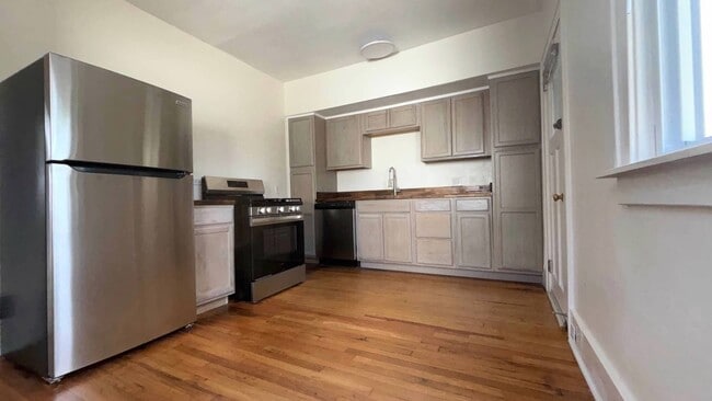 Photo - 3175 Oakshire Ave