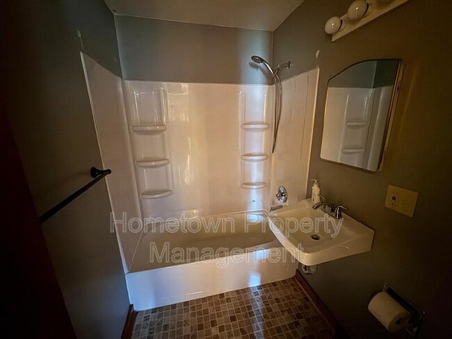 Photo - 521 Lansvale St