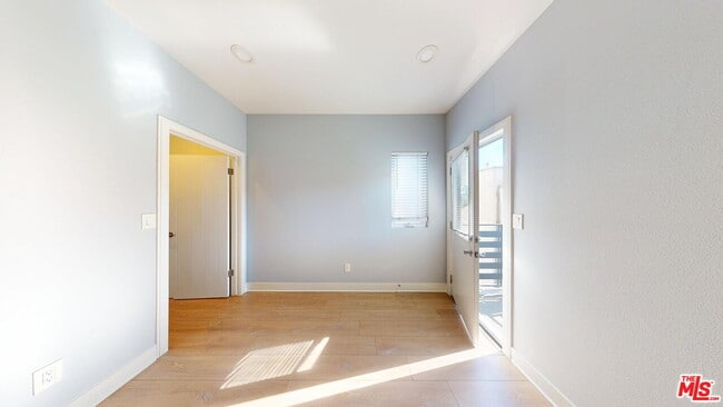 Photo - 146 1/2 Rosemont Ave