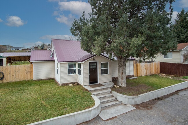 Photo - 471 W Elm St