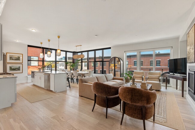 Building Photo - 383 Commercial St Unit 610