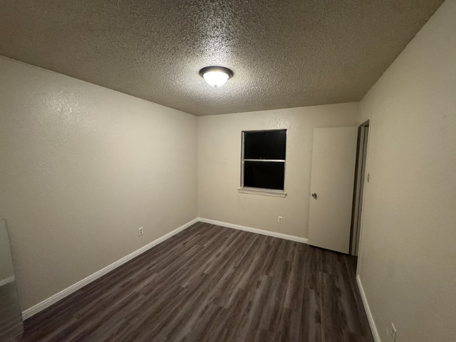 Photo - 301 Erby Ave Unidad C