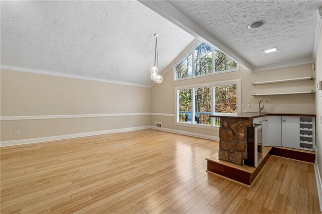 Photo - 6895 Riverside Dr