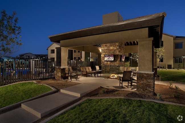 Building Photo - Encantada Dove Mountain Rental