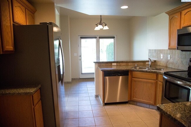 Photo - 3 Bed/2.5 Bath Richland Townhome!