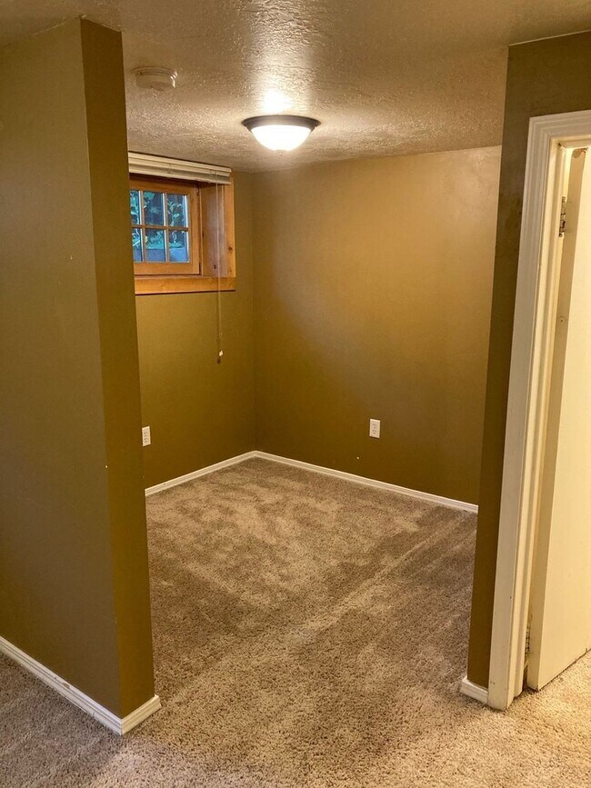 Photo - 18th - 1102 1/2 Unit 800