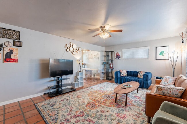 523 W 19th St Unit SI ID1570255P