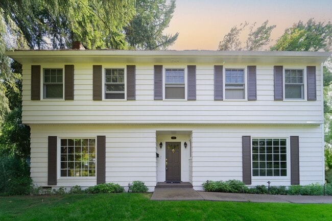 Building Photo - Experience the Charm of a Portland Heights... Rental