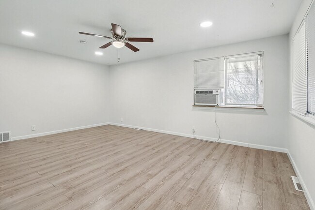 Photo - 1714-1716 W 8th St Unidad 1716 W 8th St