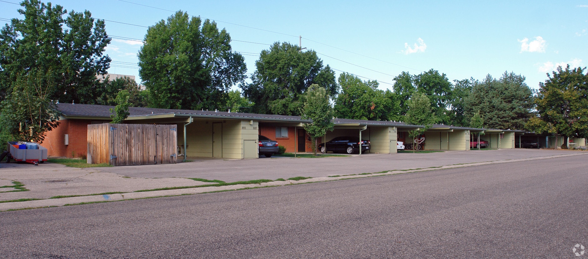 Holly Manor - Holly Manor Apartments