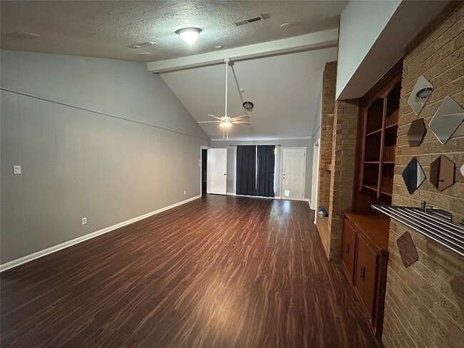 Photo - 132 Red Oak Ln