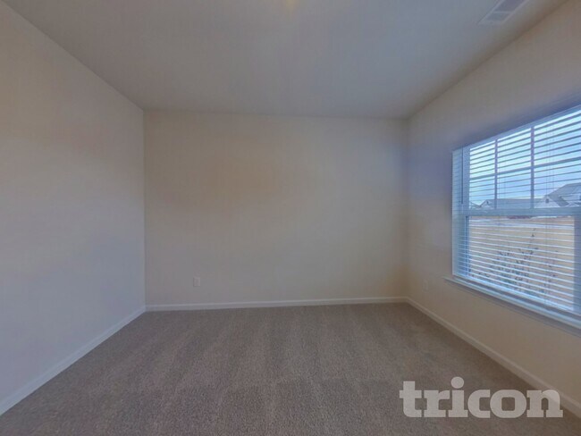 Photo - 280 Oliver Dr