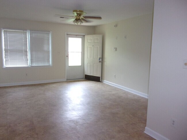 Photo - 1102 Chandler Dr