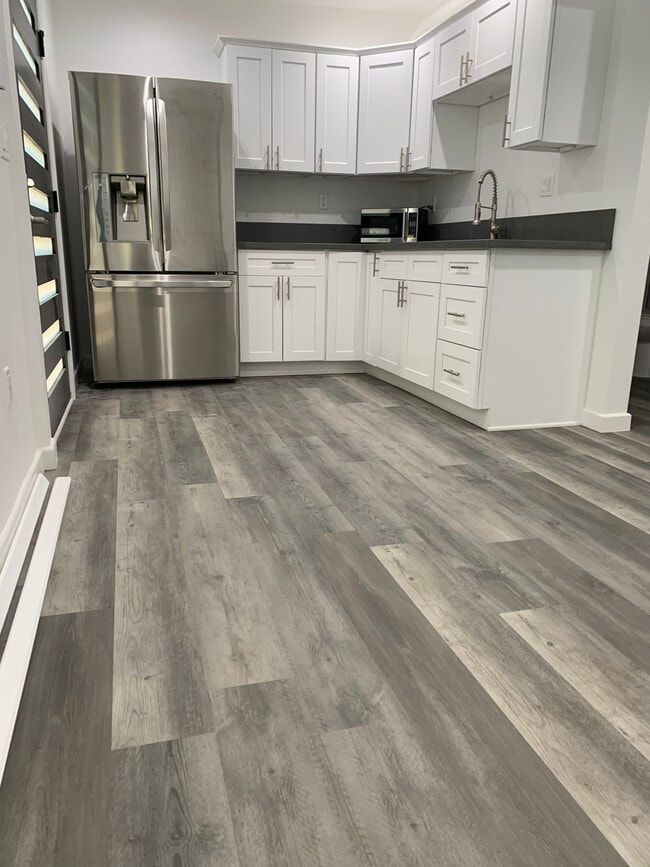 Photo - 1102 Centinela Ave