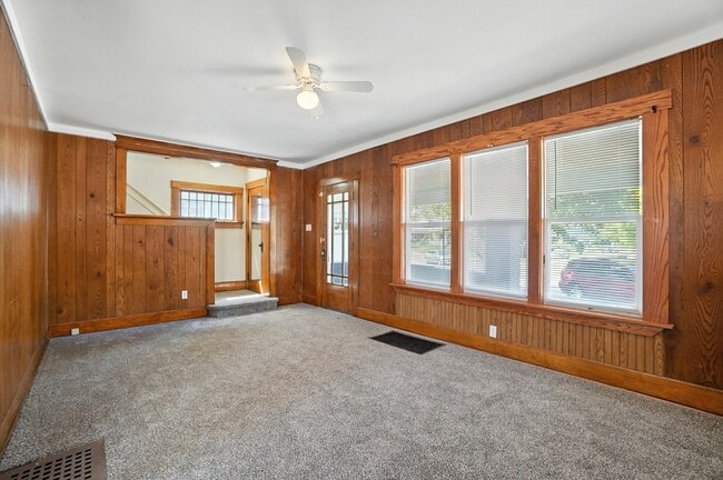 Photo - 2911 Broadway