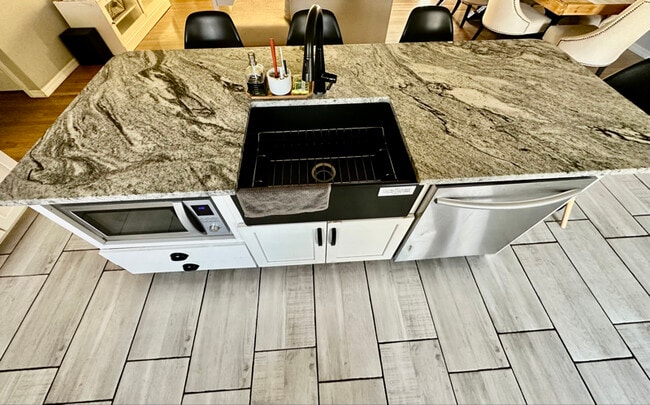 Photo - 579 McIntosh Rd