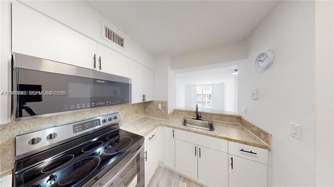 Photo - 501 SW 1st St Unit 607