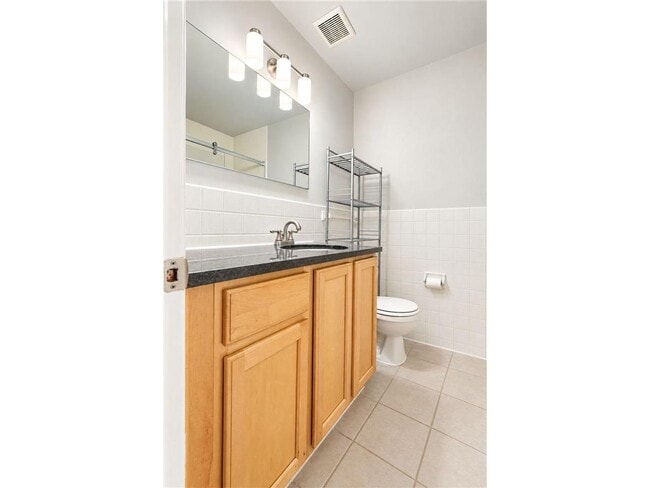 Photo - 3215 Pillsbury Ave Unit 004