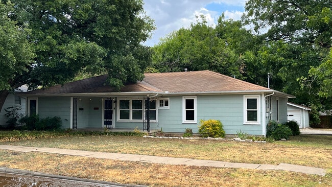 Photo - 1000 E Walnut St