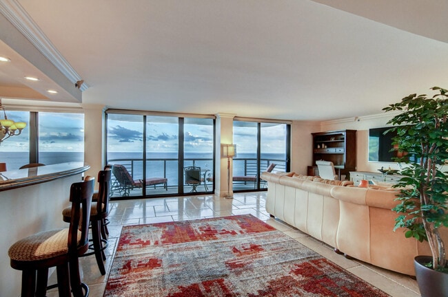 Building Photo - 250 S Ocean Blvd Unit 16-c