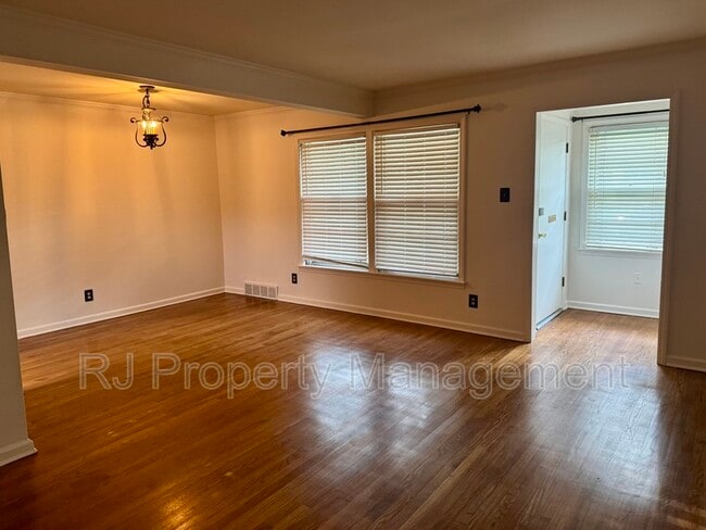 Photo - 1619 Dorset Dr