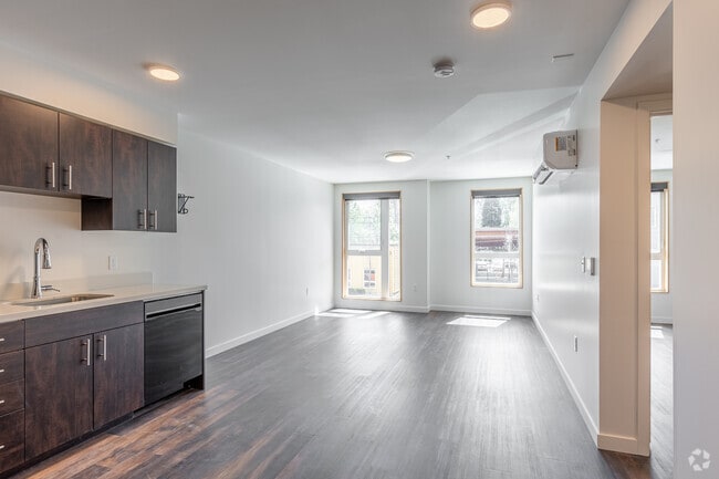 2BR, 1BA - 800SF