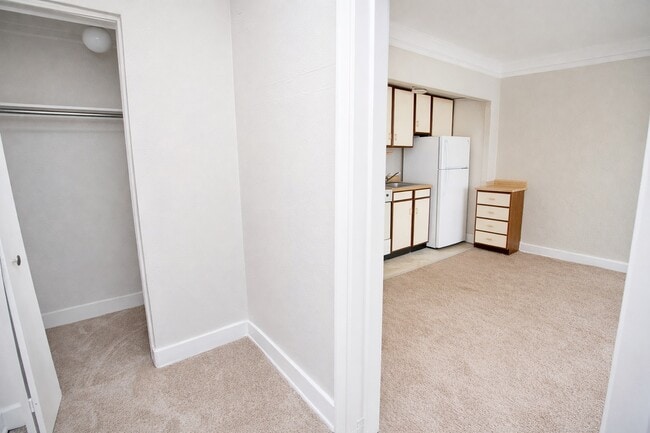 Carpeted Studio - Oakland Apartments