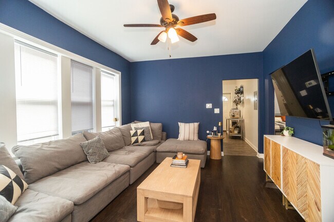 Photo - 2906 N Harding Ave Unit 1