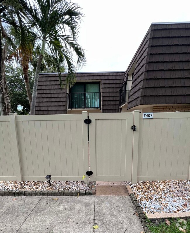 Building Photo - 2 BR 2.5 BA Townhouse in HERITAGE VILLAGE