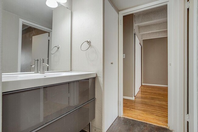 Dwell Apartments