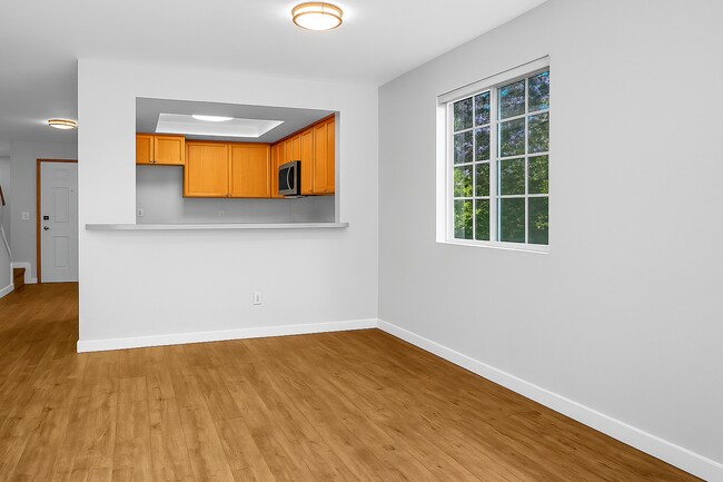 Photo - Beautiful 2 bed, 1.5 bath Townhome located in Edmonds $2395/mo. Unit 1
