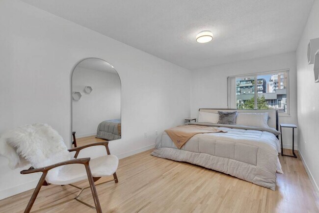 Photo - 1550 W 11th Ave Unit ID1051767P