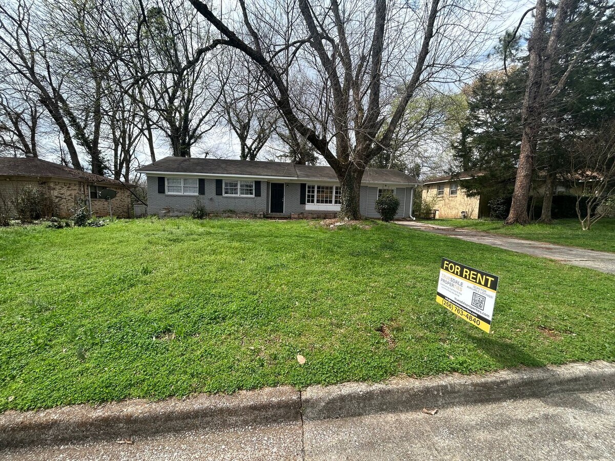 3bedroom 2 bath home with additional room! - 3bedroom 2 bath home with additional room!