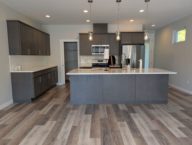 Photo - 1306 Digby Pl