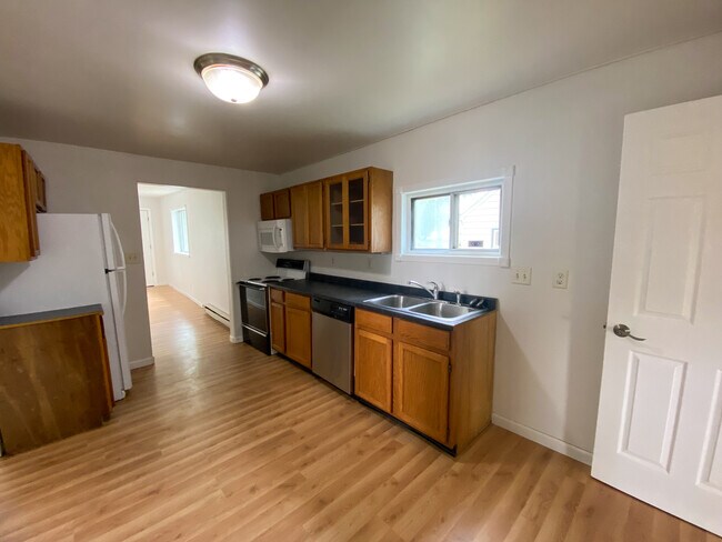 Photo - 214 2nd Ave W