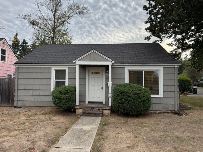 Building Photo - 2 Bedroom Duplex in S. Eugene/Campus Area Eugene