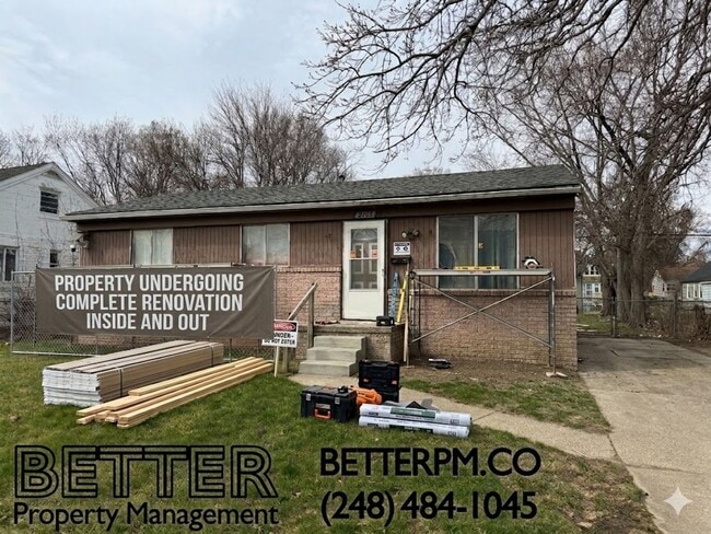 Building Photo - Warren Home: Fresh Renovation Underway