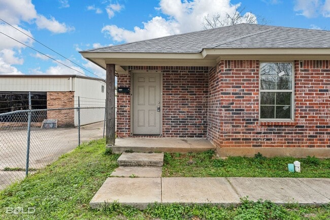 Photo - 1719 Lakeshore Dr