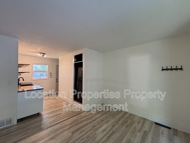 Photo - 1515 W 3rd St