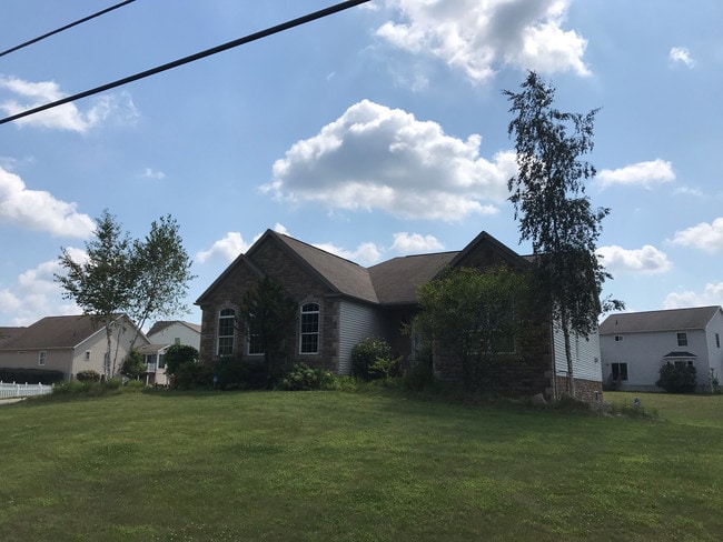 Photo - 1686 Sandy Lake Rd