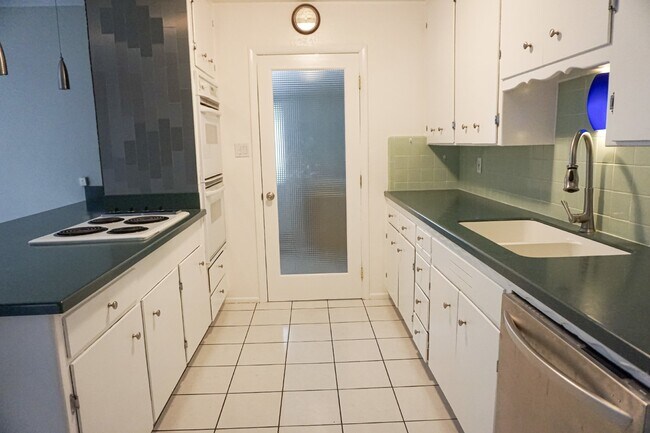 Photo - 332 E Pierce St