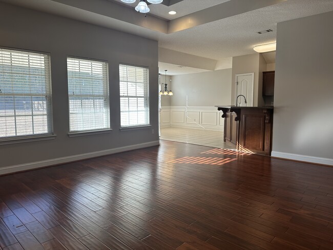 Photo - 59 Forest St NE