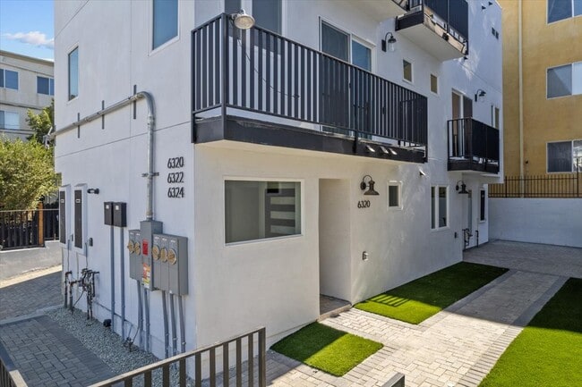 Photo - 6322 Willoughby Ave Unidad 6322 Willoughby ave
