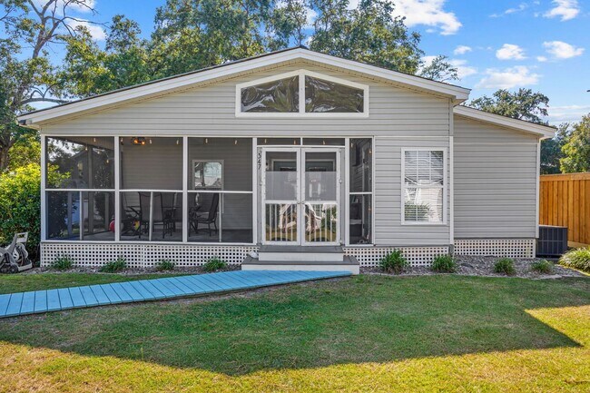 Photo - SNOWBIRD RENTAL- 4 blocks 2 Sea & Fire Pit