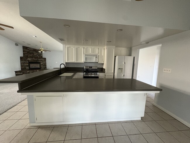 Photo - 3800 Collier St