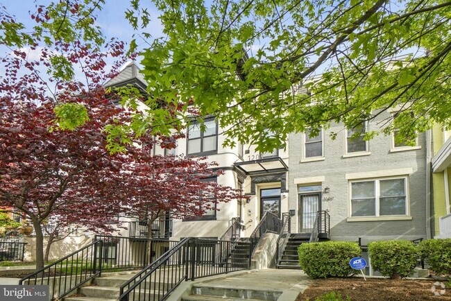 Building Photo - 1201 Kenyon St NW Unit 5 Rental